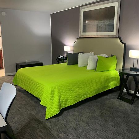 R Nite Star Inn And Suites -Home Of The Cowboys & Rangers Арлингтън Екстериор снимка
