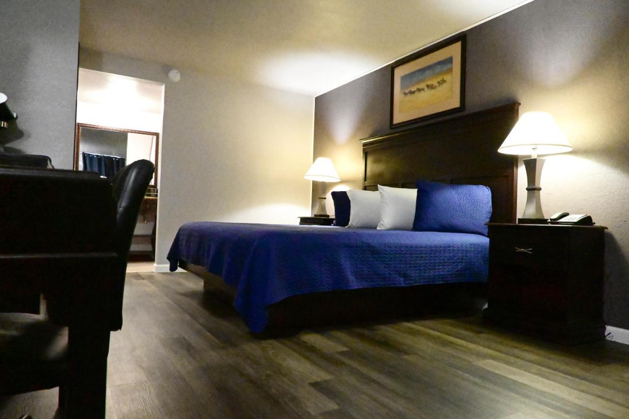 R Nite Star Inn And Suites -Home Of The Cowboys & Rangers Арлингтън Екстериор снимка