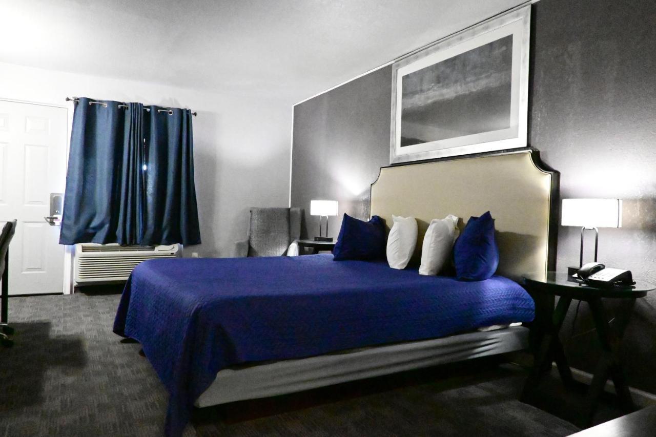 R Nite Star Inn And Suites -Home Of The Cowboys & Rangers Арлингтън Екстериор снимка