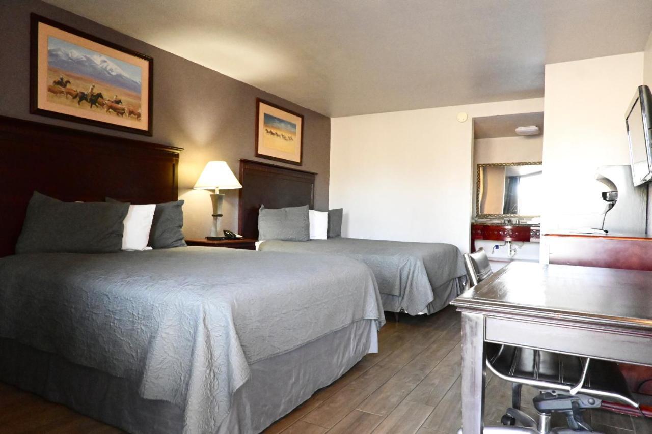 R Nite Star Inn And Suites -Home Of The Cowboys & Rangers Арлингтън Екстериор снимка