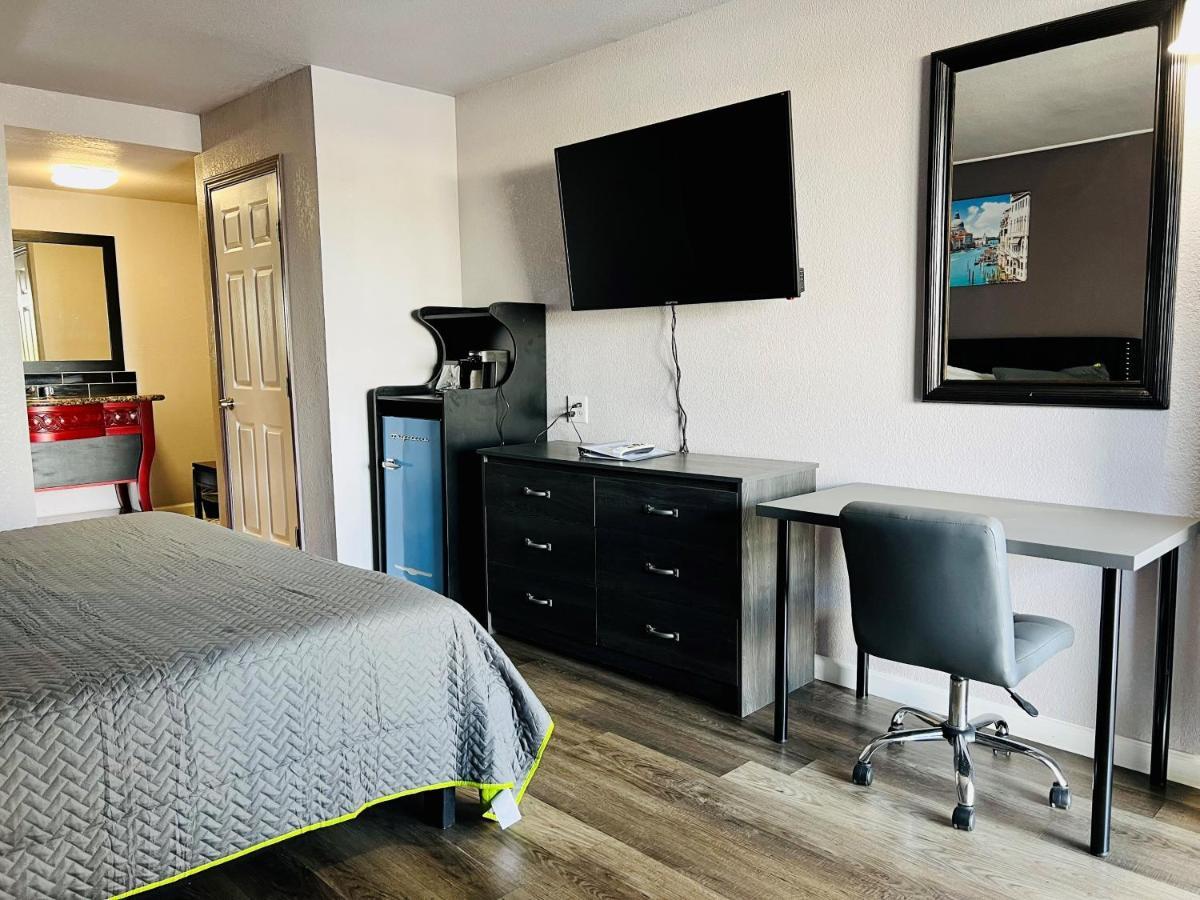 R Nite Star Inn And Suites -Home Of The Cowboys & Rangers Арлингтън Екстериор снимка