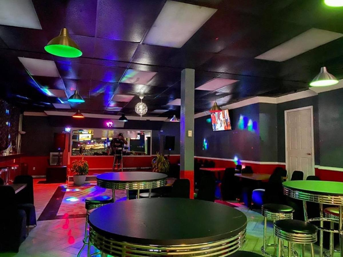 R Nite Star Inn And Suites -Home Of The Cowboys & Rangers Арлингтън Екстериор снимка