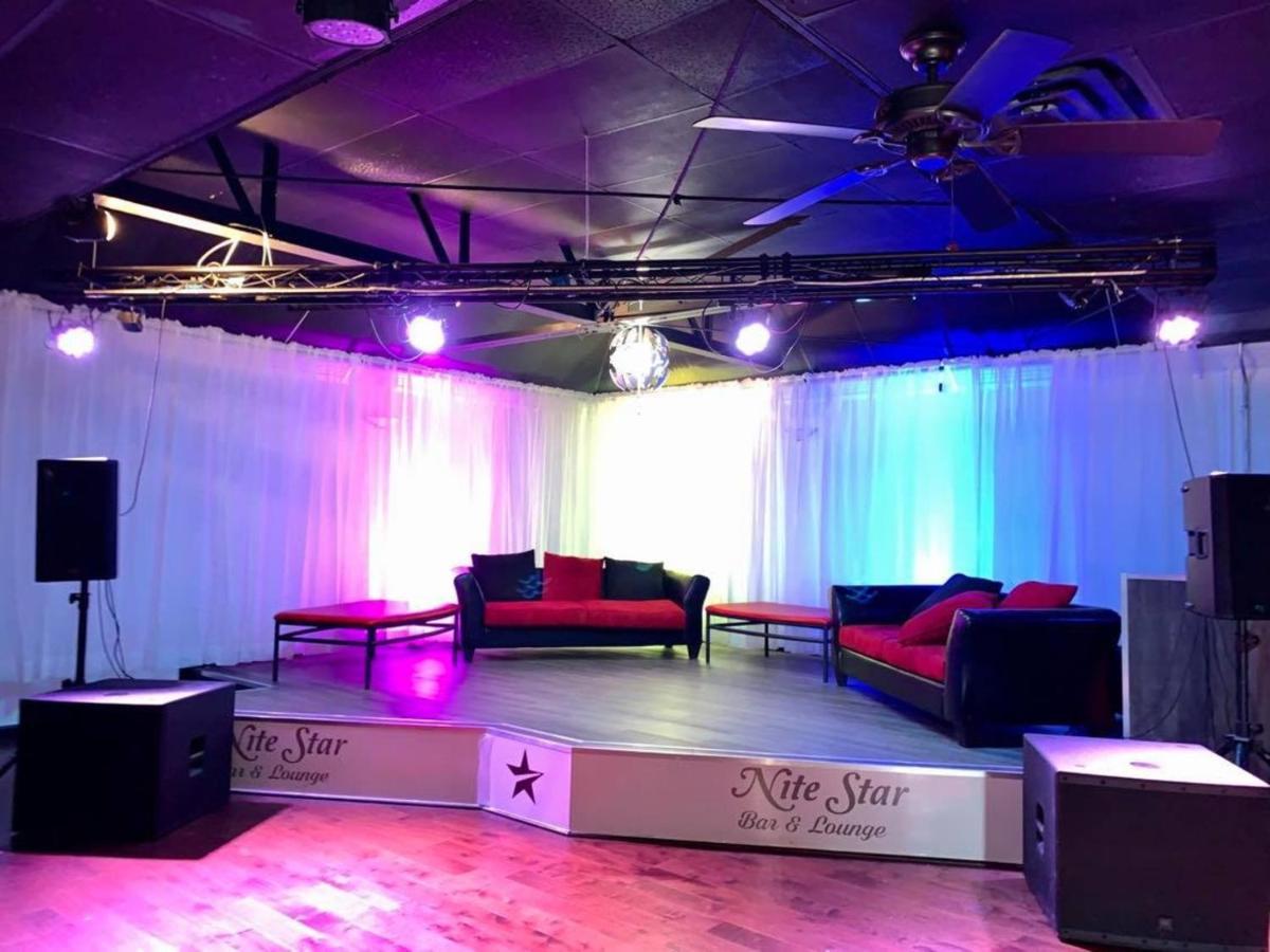 R Nite Star Inn And Suites -Home Of The Cowboys & Rangers Арлингтън Екстериор снимка